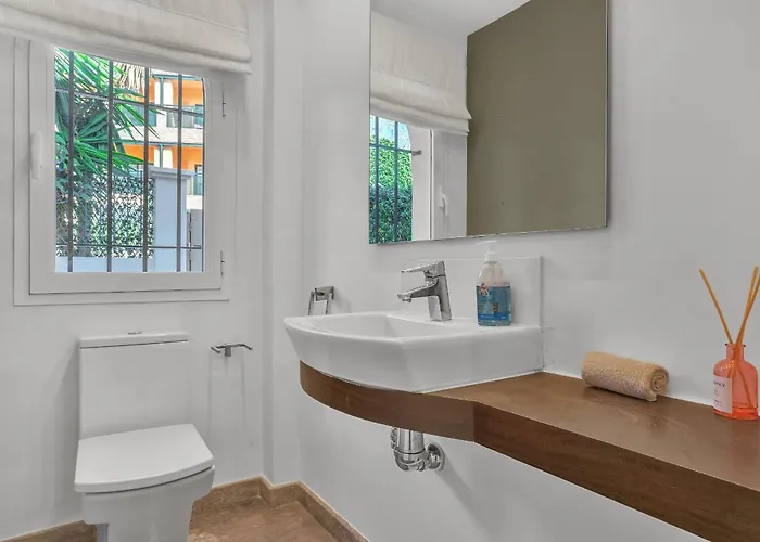 Molly - Elegant Beachside By Finest