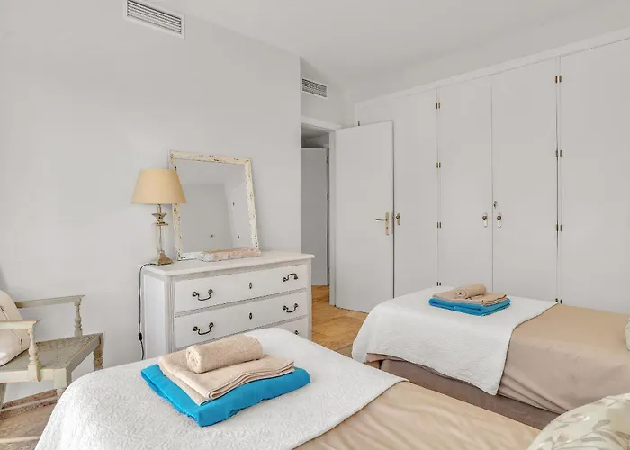 Molly - Elegant Beachside By Finest Villa *