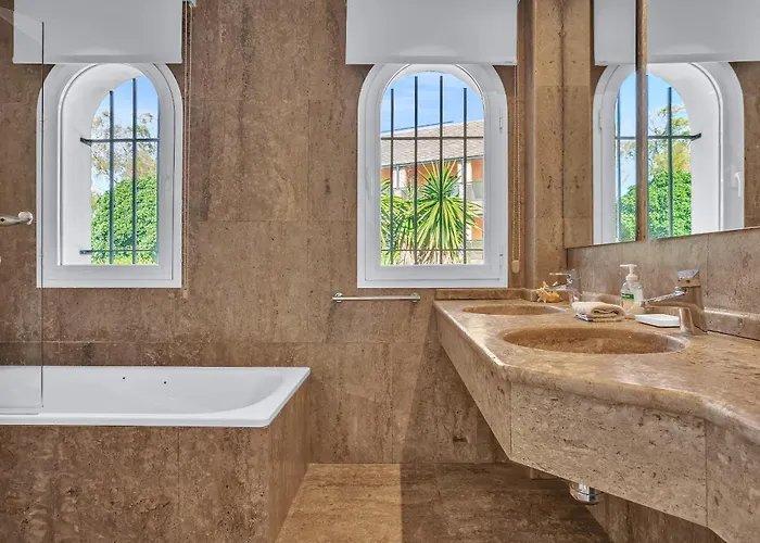 Willa Molly - Elegant Beachside By Finest