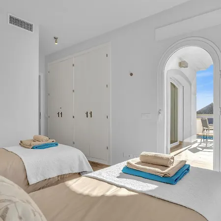Villa Molly - Elegant Beachside By Finest *